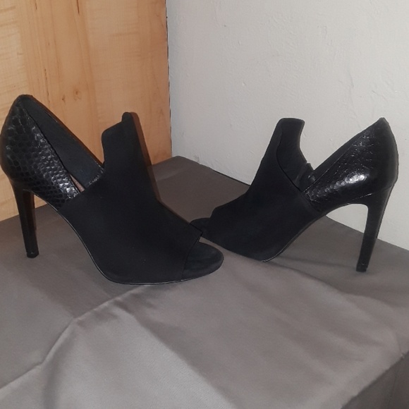 Ladies Vince Camuto size 7 1/2 - Picture 2 of 6